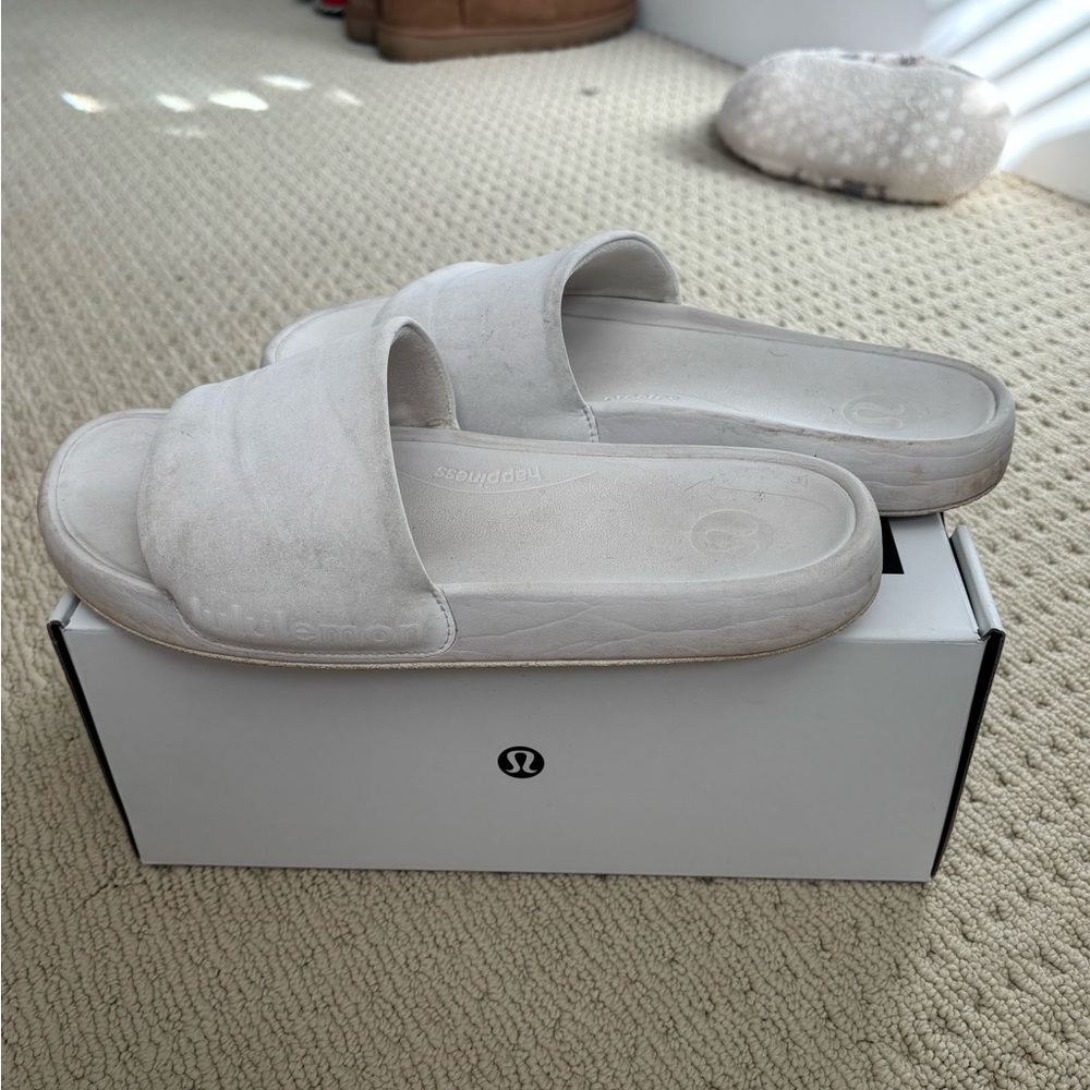 Lululemon slides